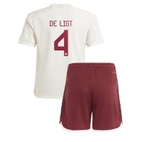 Otroški Nogometni dresi Bayern Munich Matthijs de Ligt #4 Tretji 2023-24 Kratek Rokav (+ Kratke hlače)